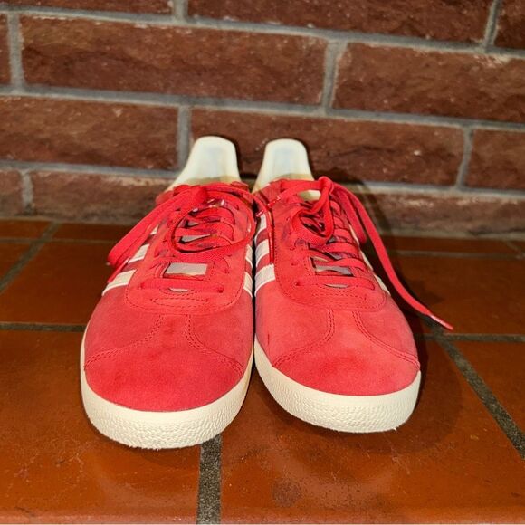 MENS New Adidas Gazelle Red and White Sneakers - Picture 3 of 8